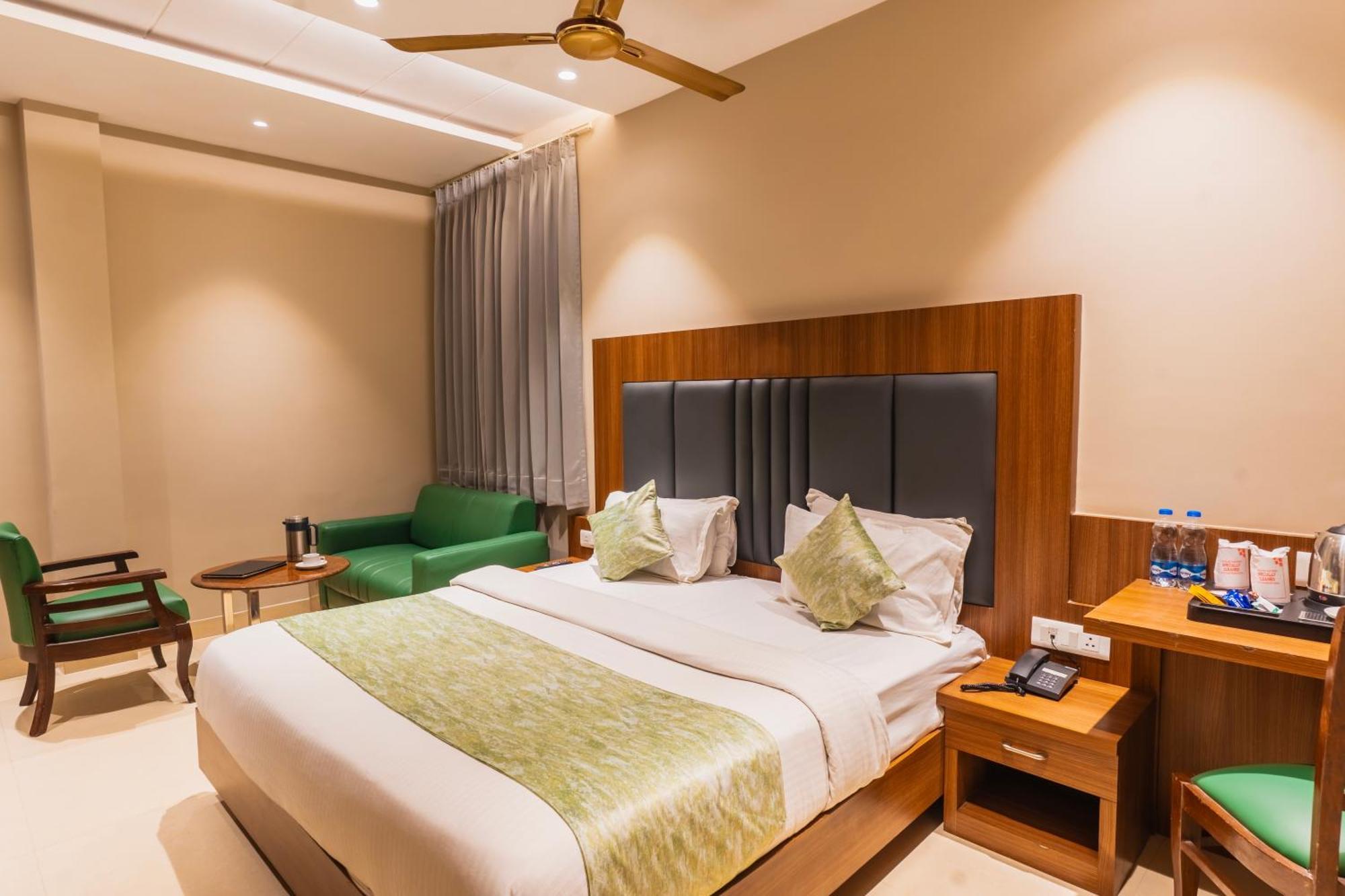 Hotel Amritsar International 2 Min Walk From Amritsar Bus Stand المظهر الخارجي الصورة