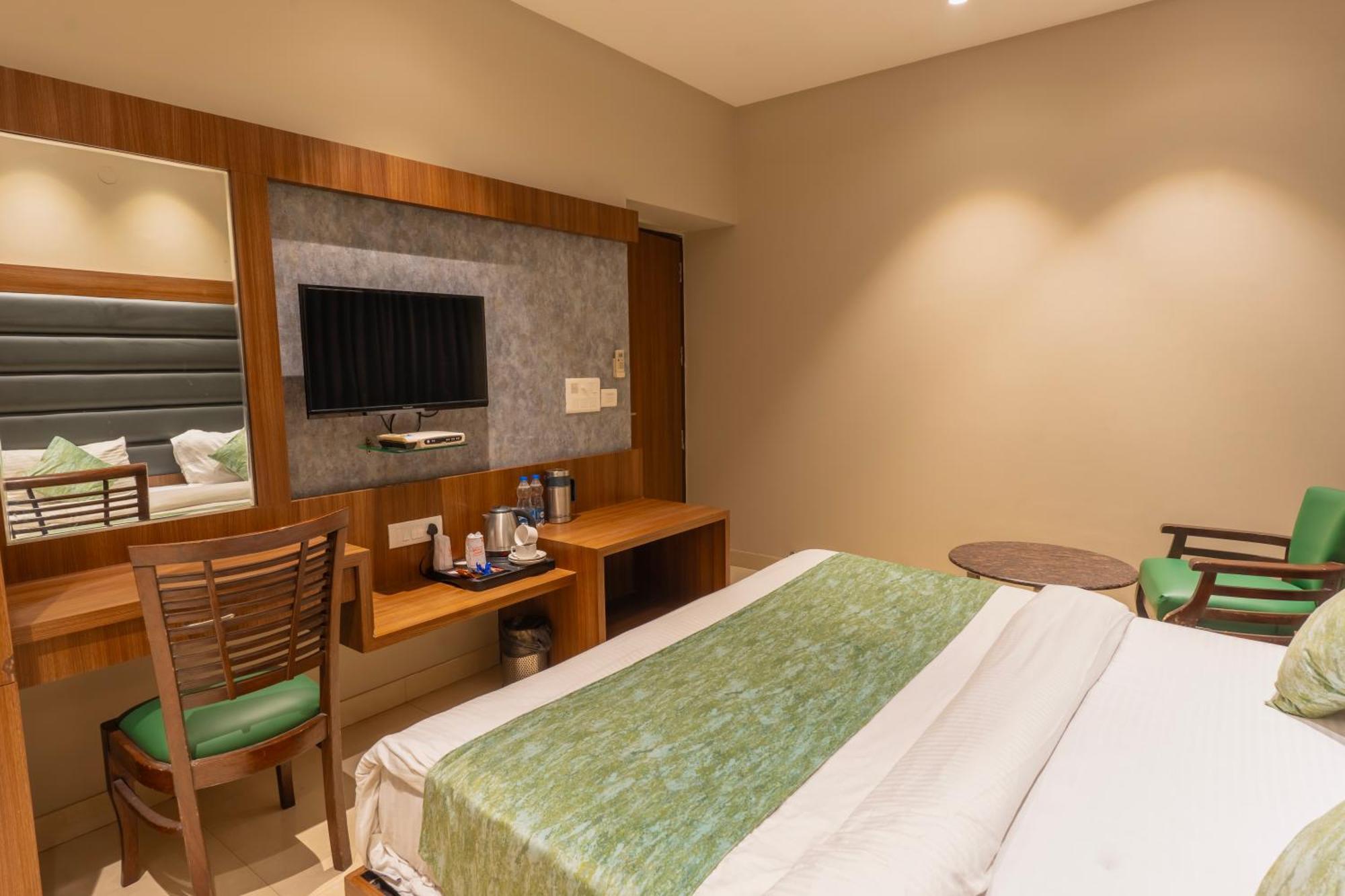 Hotel Amritsar International 2 Min Walk From Amritsar Bus Stand المظهر الخارجي الصورة
