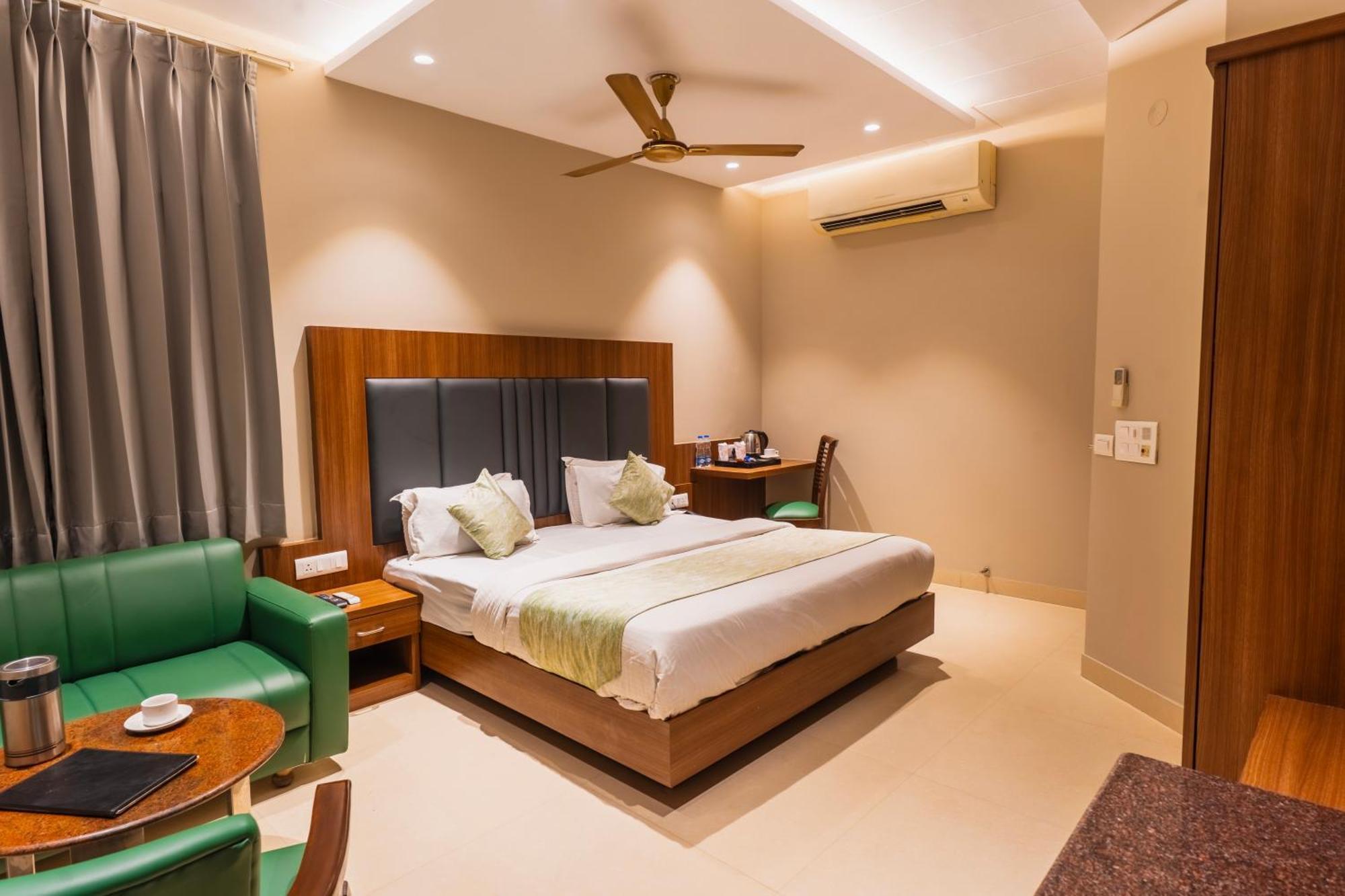 Hotel Amritsar International 2 Min Walk From Amritsar Bus Stand المظهر الخارجي الصورة