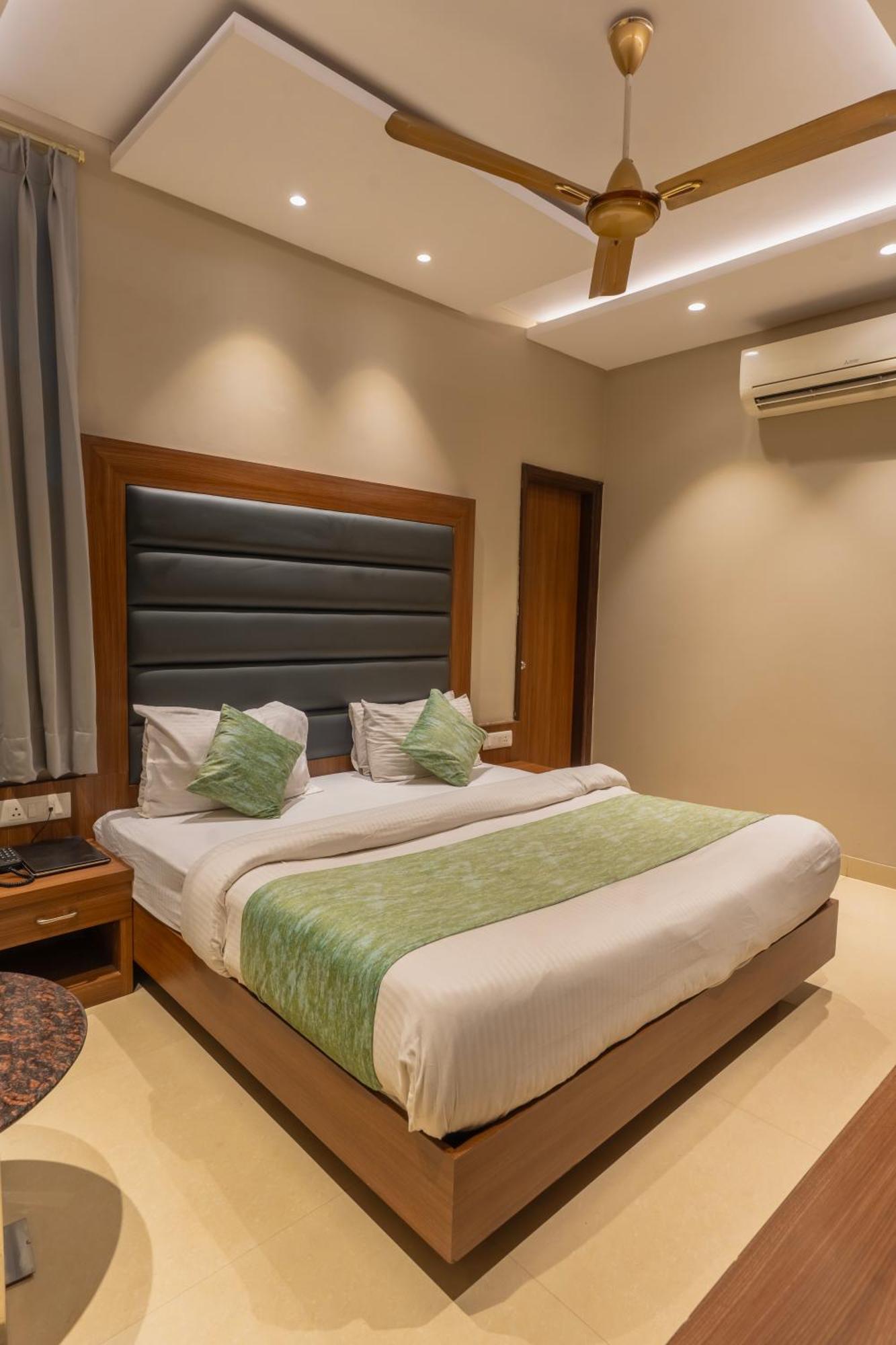 Hotel Amritsar International 2 Min Walk From Amritsar Bus Stand المظهر الخارجي الصورة
