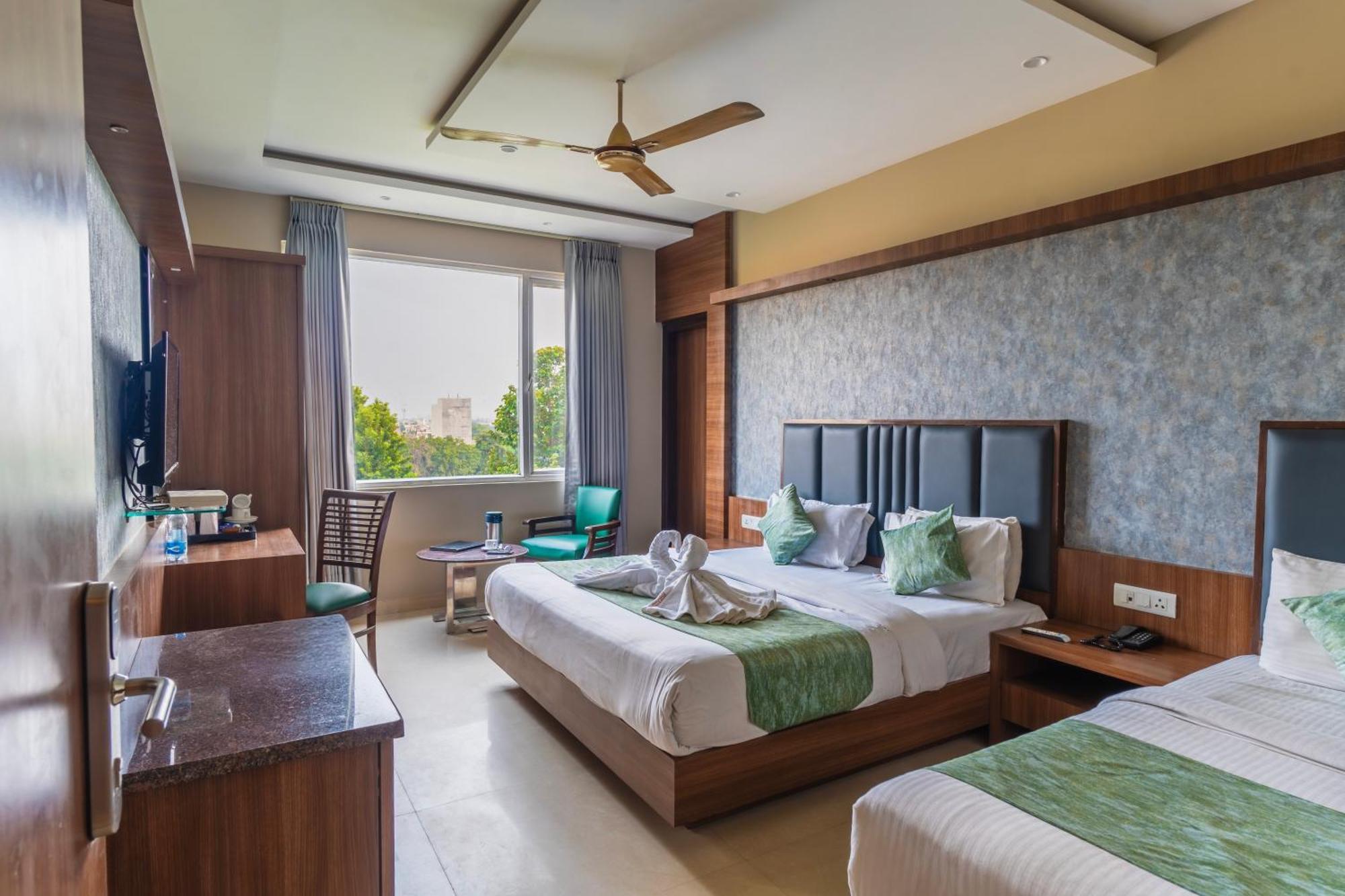 Hotel Amritsar International 2 Min Walk From Amritsar Bus Stand المظهر الخارجي الصورة