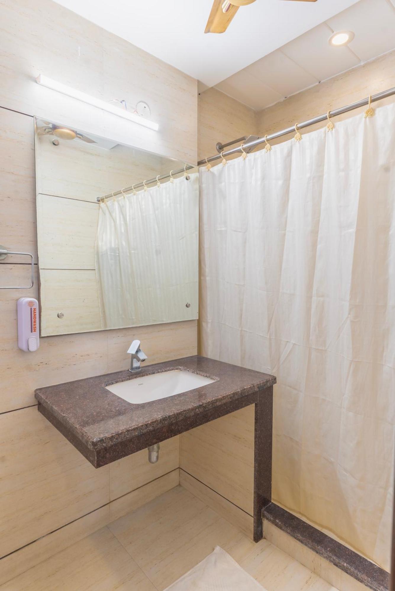 Hotel Amritsar International 2 Min Walk From Amritsar Bus Stand المظهر الخارجي الصورة