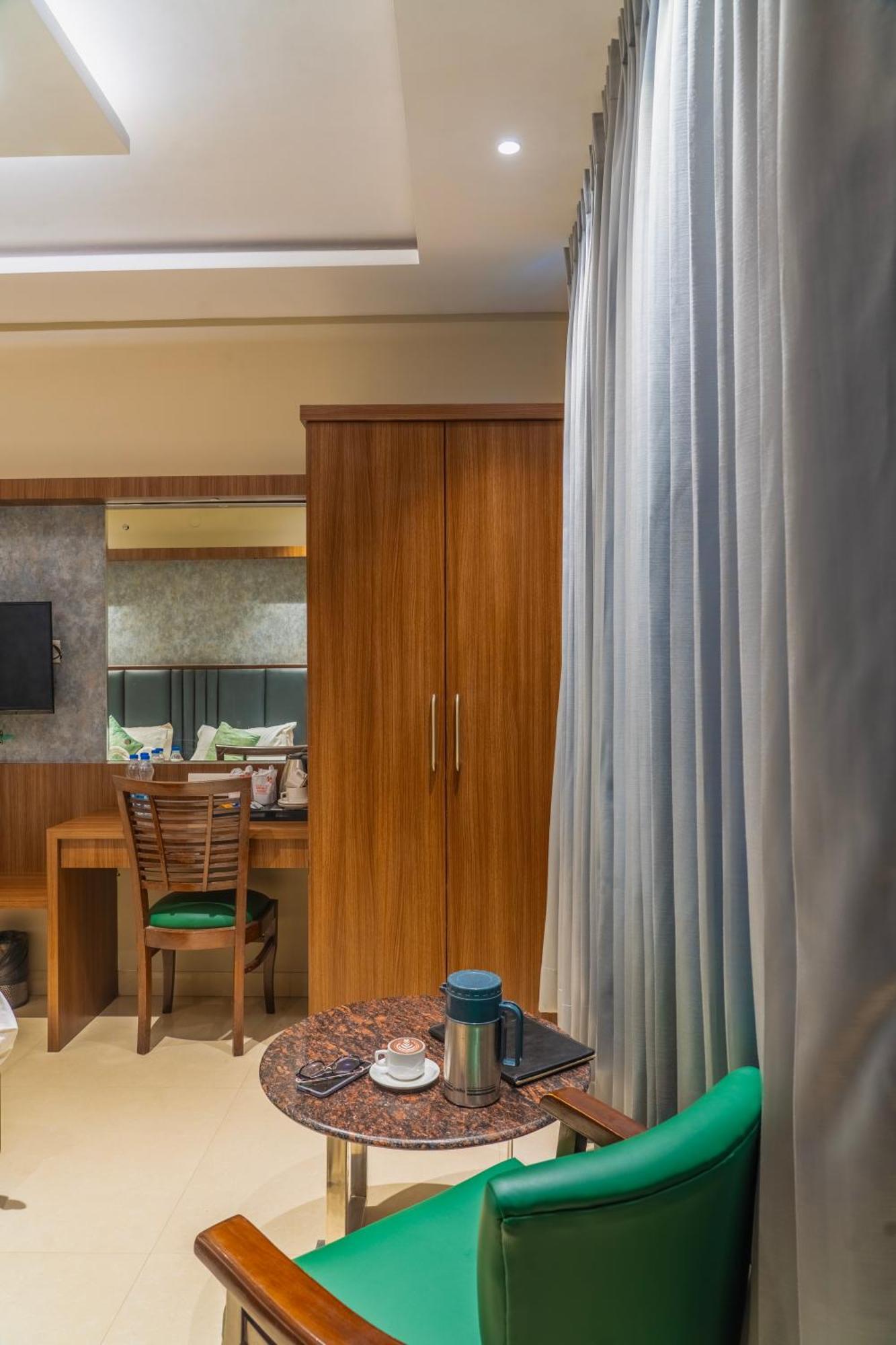 Hotel Amritsar International 2 Min Walk From Amritsar Bus Stand المظهر الخارجي الصورة