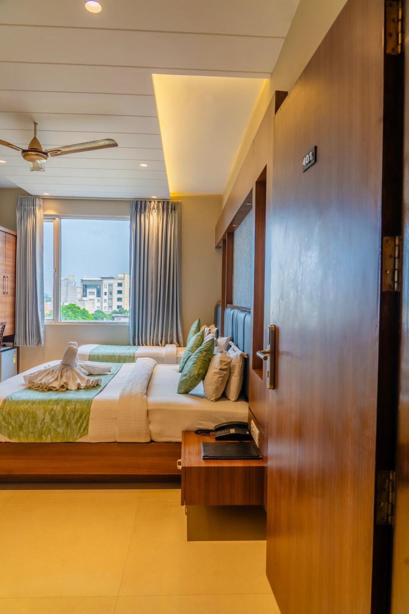 Hotel Amritsar International 2 Min Walk From Amritsar Bus Stand المظهر الخارجي الصورة
